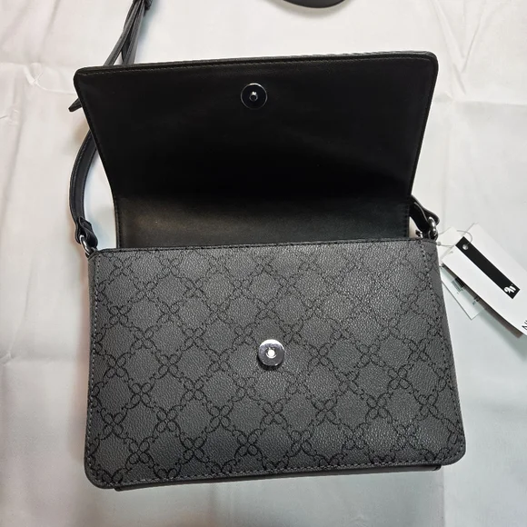 Nine West Black Crossbody Bag with Elegant Design and Adjustable Strap - Picture 4 of 8